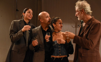 “Derrame”: una obra íntima sobre el amor, la amistad y los miedos de la convivencia | Teatro