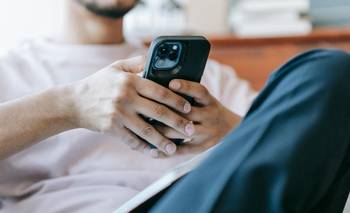 Qué significa no responder un mensaje enseguida para la psicología | Psicología