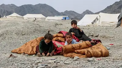 Las fuerzas de Pakistán y Afganistán intercambian disparos en la frontera tras una semana de conflicto Las fuerzas de Pakistán y Afganistán intercambian disparos en la frontera tras una semana de conflicto
