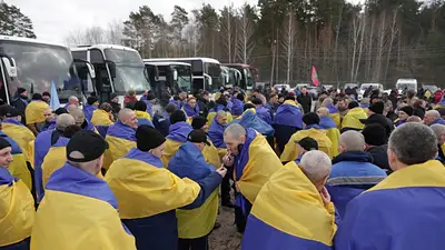 Rusia y Ucrania intercambian 300 soldados cada uno en el segundo día del canje Rusia y Ucrania intercambian 300 soldados cada uno en el segundo día del canje