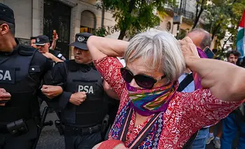 Las jubiladas, en la trinchera: ante la crisis, enseñan a sus nietas a luchar | 8m