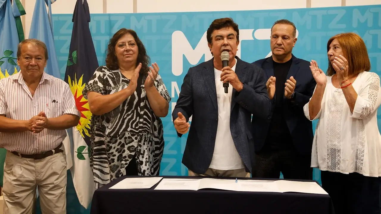 Espinoza suma dirigentes opositores al gabinete y habla de “unidad nacional”