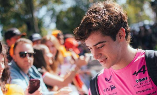 El look de Colapinto en el GP de Australia que revolucionó las redes sociales