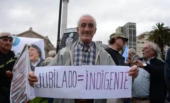 Cuatro de cada 10 jubilados comen una o dos veces al día para pagar el alquiler | Pobreza