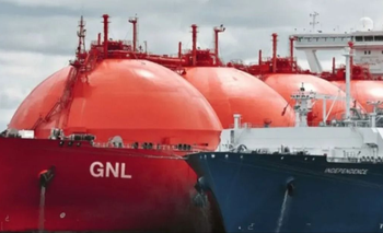 El Gobierno privatiza la importación de GNL en un escenario de disparada de precios | Energía