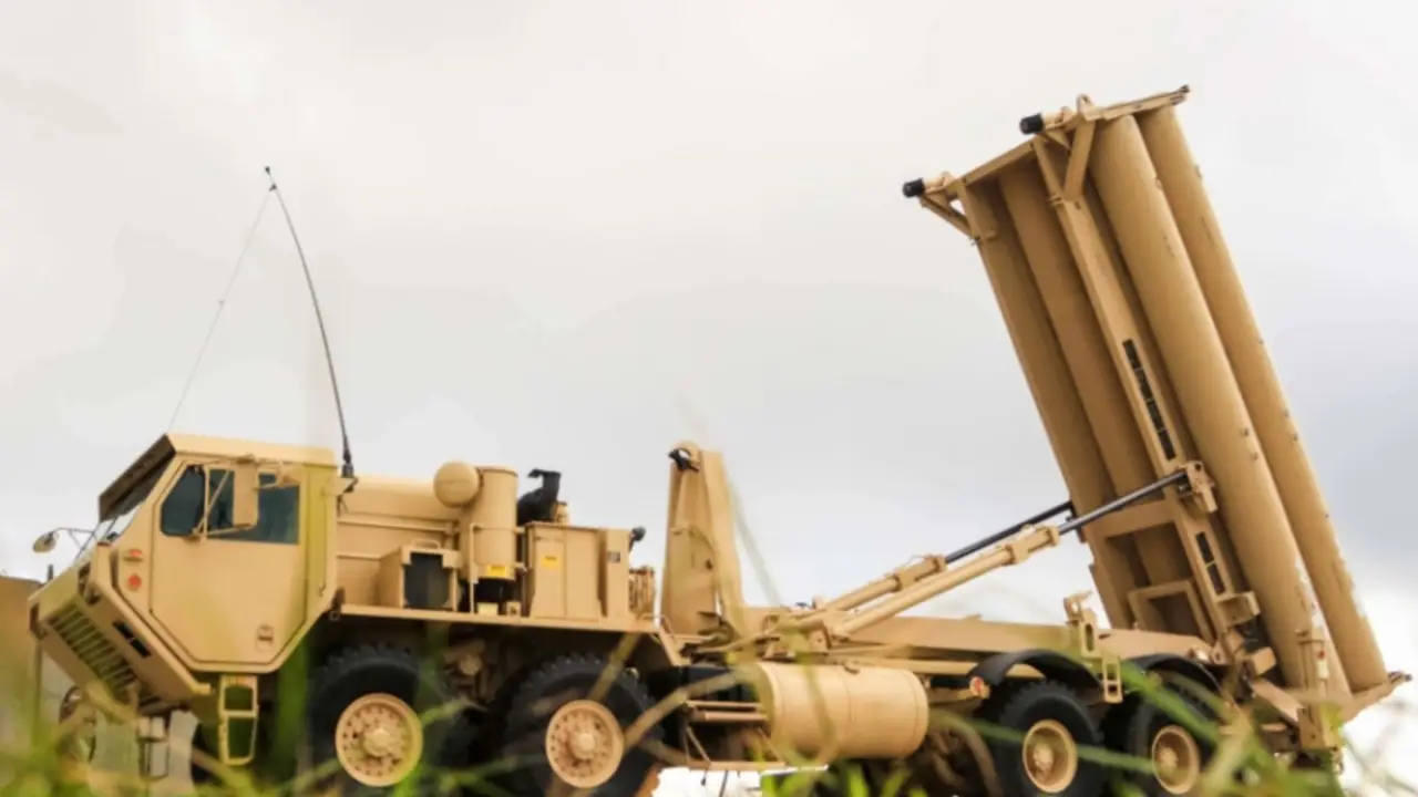 Trump se reúne con ejecutivos de defensa, promueve aumento de producción mientras EEUU ataca Irán