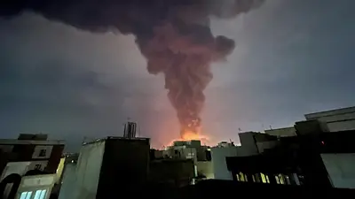 Se eleva humo tras una explosión, en medio del conflicto entre Estados Unidos e Israel con Irán, en Teherán Se eleva humo tras una explosión, en medio del conflicto entre Estados Unidos e Israel con Irán, en Teherán