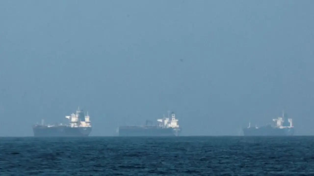 Irán dejará cruzar el estrecho de Ormuz a países que expulsen enviados de EE. UU. e Israel.