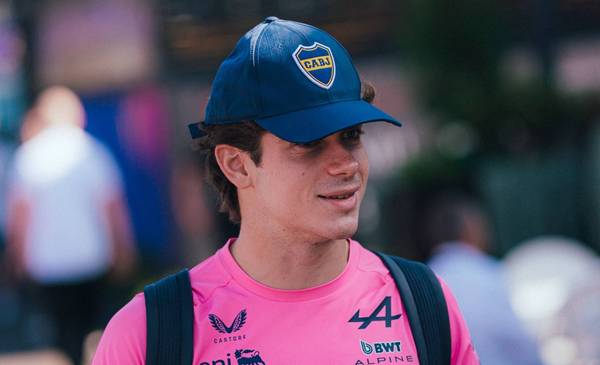 El detalle bostero de Colapinto en su llegada al GP de China de la Fórmula 1