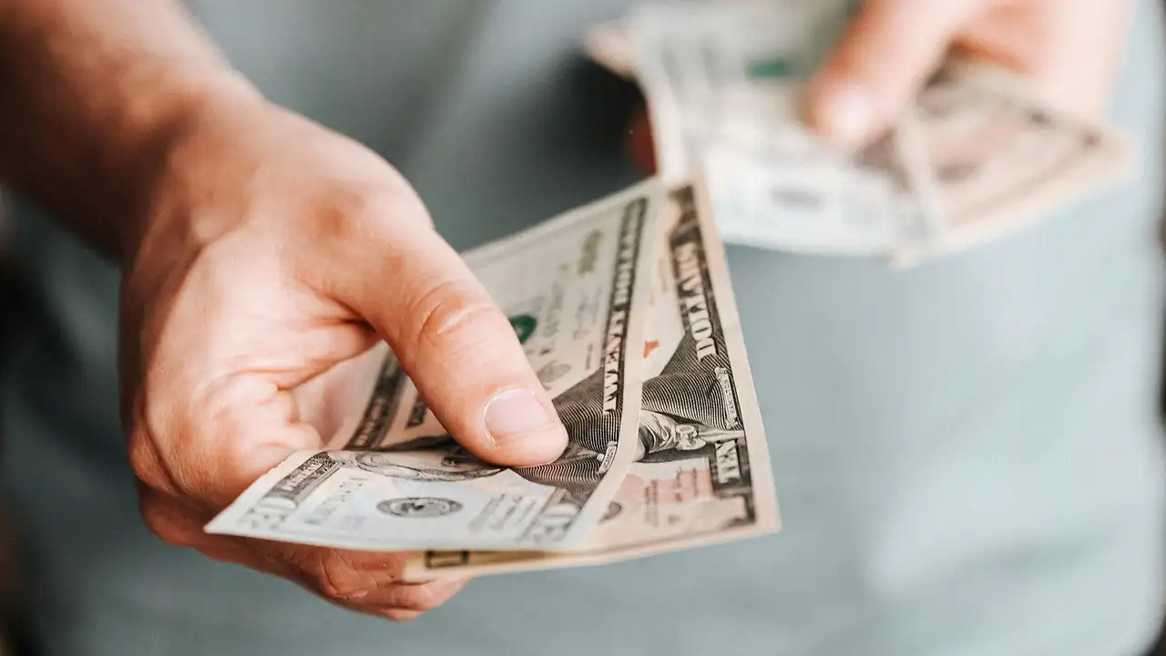 Precio del dólar hoy y dólar blue hoy EN VIVO: cuál es su cotización este lunes, 17 de agosto