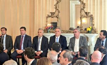 Los gobernadores dialoguistas salieron a buscar negocios de la mano de Milei | Gobernadores