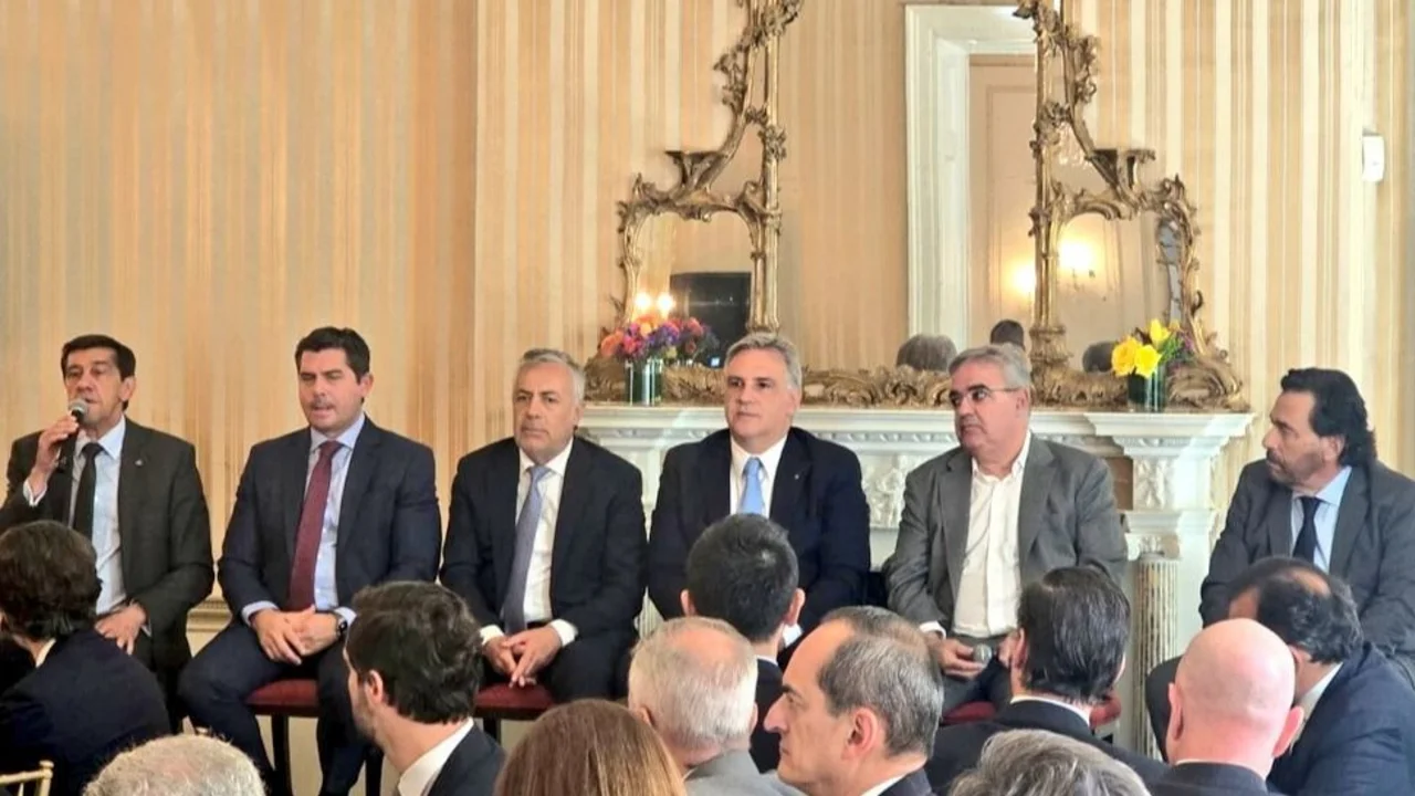 Los gobernadores dialoguistas salieron a buscar negocios de la mano de Milei