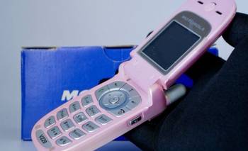 Así sería un Motorola V220 “Industria Argentina”, según la IA | Inteligencia artificial