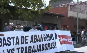 Quema de gomas frente a Lácteos Verónica: denuncian el cierre de la planta | Crisis económica