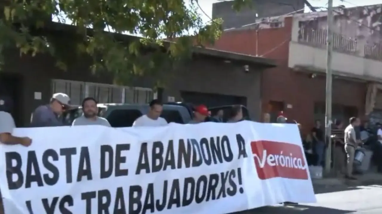 Quema de gomas frente a Lácteos Verónica: denuncian el cierre de la planta