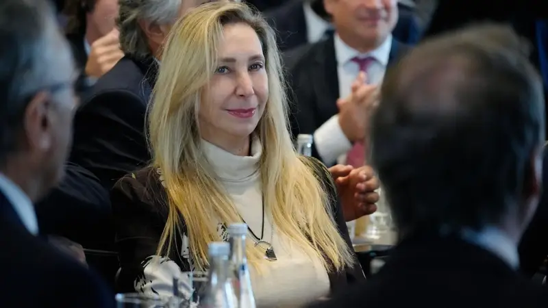 Monedas de oro y merchandising: la pista suiza en los negocios paralelos de Karina