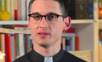 Era el sacerdote más popular, pero una tentación lo hizo tomar la decisión más inesperada | Virales
