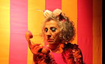 “Croquembuch”, la obra de Nina Dell Oca que lleva lo camp y lo kitsch a Timbre 4 | Teatro