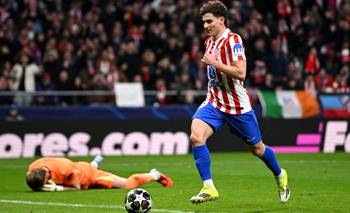 Insólito: el DT de Tottenham sacó al arquero por el error en el gol de Julián | Selección argentina