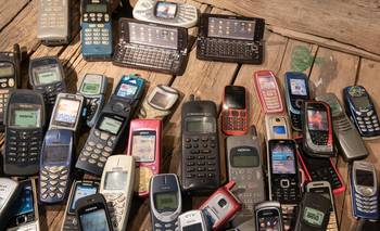 Estos 10 celulares viejos valen una fortuna y no lo sabías | Celulares