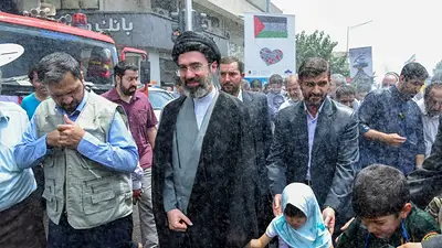Israel cree que el nuevo líder de Irán resultó levemente herido en los ataques, según un alto cargo Israel cree que el nuevo líder de Irán resultó levemente herido en los ataques, según un alto cargo