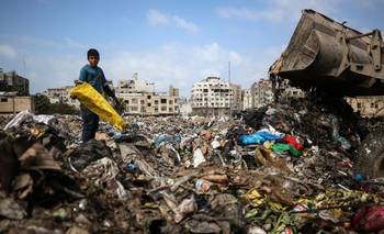 La otra crisis que azota a los palestinos de Gaza: vivir entre basura y escombros | Conflicto en medio oriente