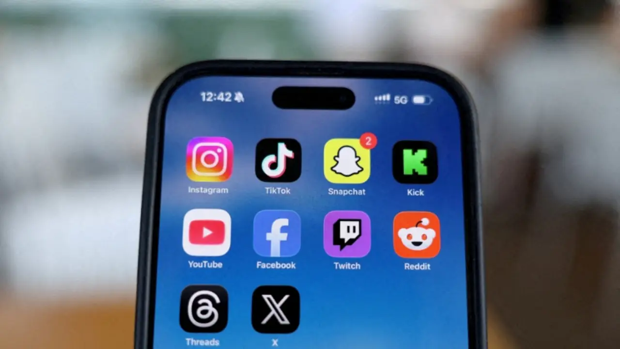 Reguladores británicos presionan a Meta, TikTok, Snap y YouTube para que bloqueen acceso a niños