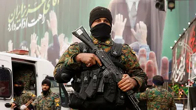 Los bombardeos no derrocarán a los clérigos gobernantes, afirman disidentes iraníes Los bombardeos no derrocarán a los clérigos gobernantes, afirman disidentes iraníes