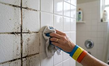 Poción mágica para limpiar las juntas de los azulejos de la ducha | Consejos de limpieza