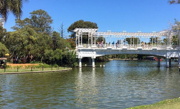 Cómo es Plaza Holanda: un parque ideal para una tarde de relax | Parques