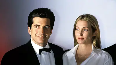 John F Kennedy Jr y Carolyn Bessette. John F Kennedy Jr y Carolyn Bessette.
