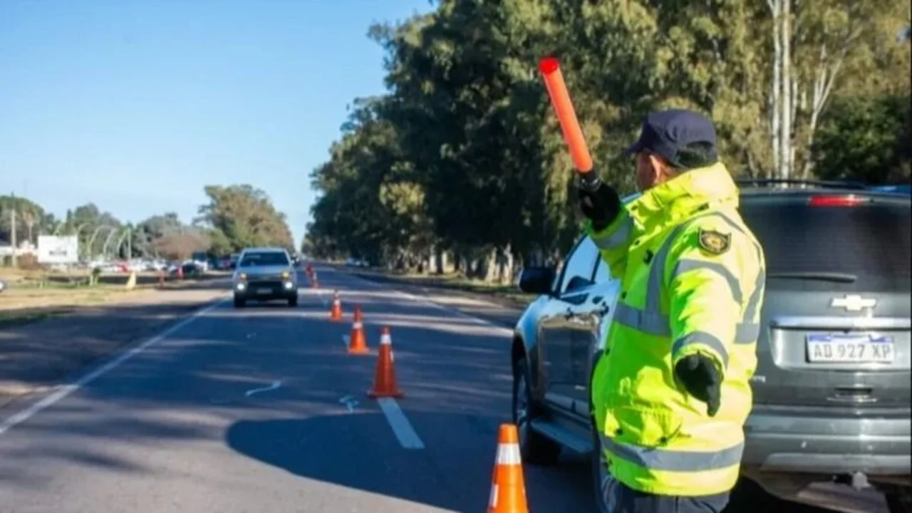 En los controles vehiculares cada vez más estrictos, muchos conductores reciben multas por no llevar un elemento obligatorio que exige la Ley Nacional.