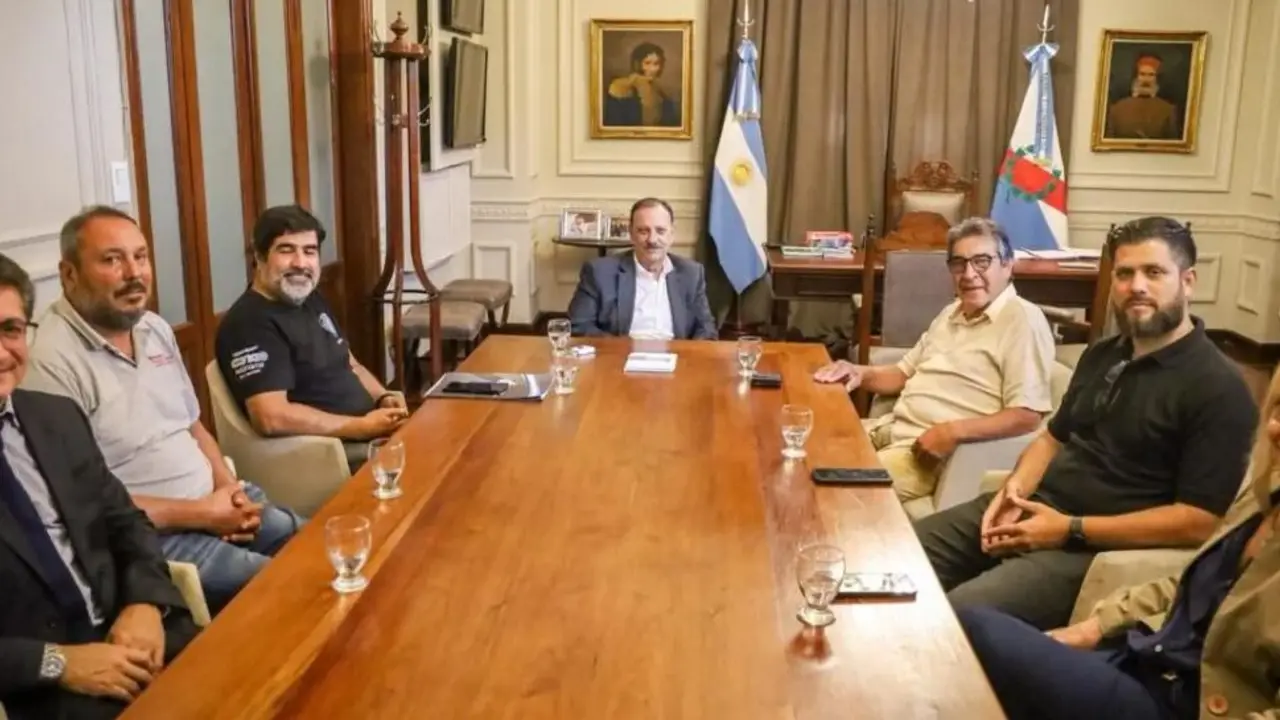 Tras la reforma laboral de Milei, Quintela se reunió con referentes gremiales para fortalecer la unidad