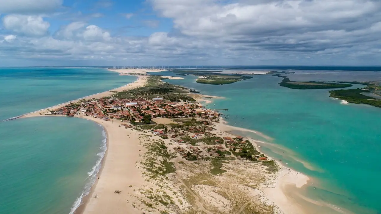 La isla de Brasil sin autos que "casi nadie" conoce y parece el Caribe