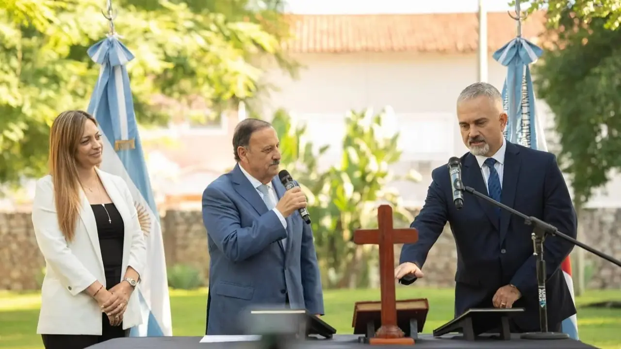 Quintela le tomó juramente al nuevo ministro de Hacienda: anticipó una gestión marcada por la prudencia financiera