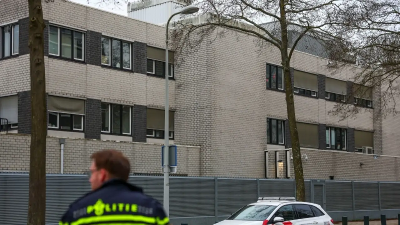 Una explosión causa daños leves en una escuela judía de Ámsterdam