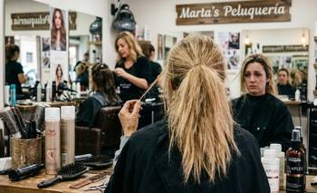 3 hábitos que arruinan tu pelo en silencio | Salud