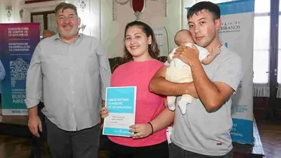 Más de 80 familias de General La Madrid recibieron escrituras y terrenos a través de la Provincia Más de 80 familias de General La Madrid recibieron escrituras y terrenos a través de la Provincia