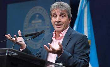 ¿Vuelve el Carlos? El insólito furcio de Caputo en plena crisis económica de Milei | Crisis económica