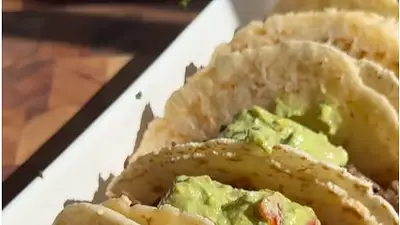 tacos de osobuco con tortillas de chipá. tacos de osobuco con tortillas de chipá.