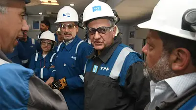 Horacio Marín recorriendo operaciones de YPF en Loma Campana Horacio Marín recorriendo operaciones de YPF en Loma Campana
