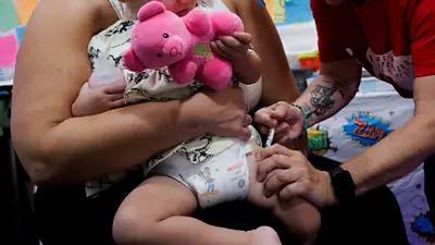 Un juez de EEUU bloquea los intentos de reformar la política de vacunación infantil Un juez de EEUU bloquea los intentos de reformar la política de vacunación infantil
