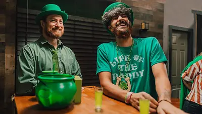 Personas celebrando San Patricio Personas celebrando San Patricio