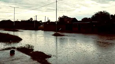 Tras las últimas lluvias en Formosa, vecinos de Las Lomitas denunciaron abandono por parte del libertario Pablo Basualdo Tras las últimas lluvias en Formosa, vecinos de Las Lomitas denunciaron abandono por parte del libertario Pablo Basualdo