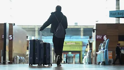 Una huelga paraliza las operaciones en el aeropuerto de Berlín Una huelga paraliza las operaciones en el aeropuerto de Berlín