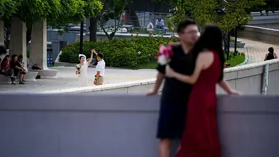 Una universidad china anima a sus estudiantes a "enamorarse" durante las vacaciones de primavera Una universidad china anima a sus estudiantes a "enamorarse" durante las vacaciones de primavera