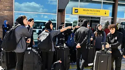 La selección femenina de Irán regresa al país tras el retiro de algunas solicitudes de asilo La selección femenina de Irán regresa al país tras el retiro de algunas solicitudes de asilo
