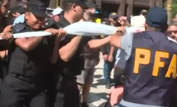 La Policía reprimió a personas con discapacidad fuera de la Casa Rosada  | Discapacidad