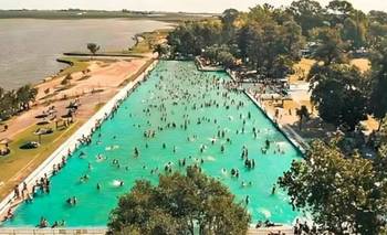 El pueblito de Santa Fe que tiene la 10 mil habitantes y la pileta más grande del país | Santa fe