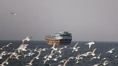 Irán se plantea cobrar tasas de tránsito en el estrecho de Ormuz, según un legislador Irán se plantea cobrar tasas de tránsito en el estrecho de Ormuz, según un legislador